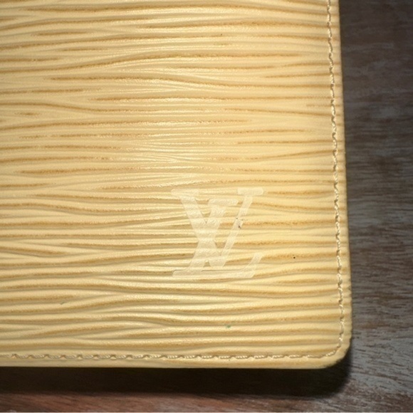 AUTHENTIC Louis Vuitton wallet. Can also checkbook cover or notebook cov… - Picture 6 of 11